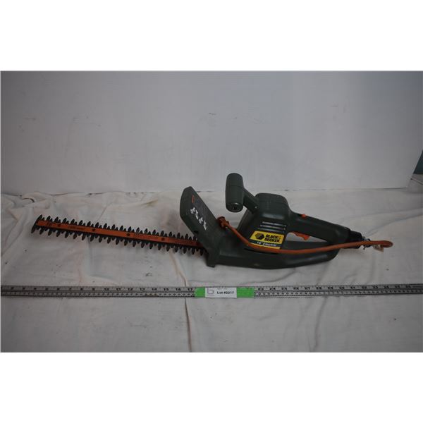 Black n Decker 16" hedge trimmer - working