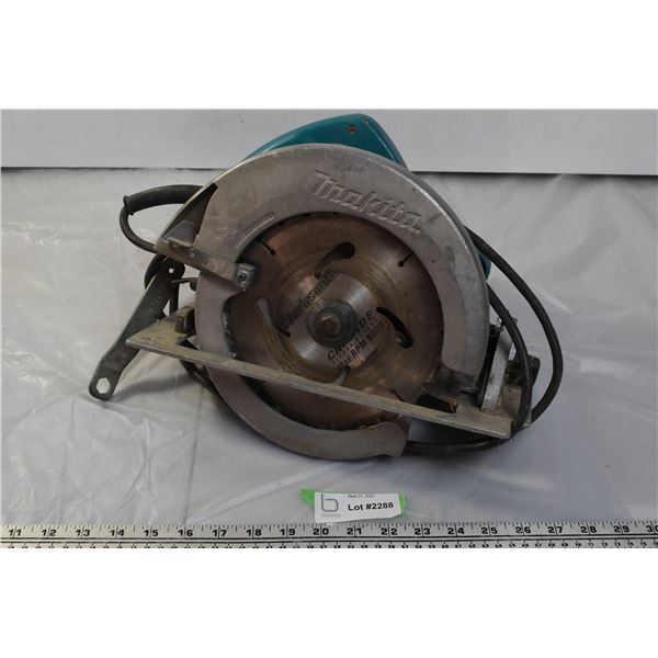 Makita Skilsaw (working)