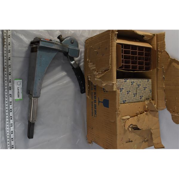 1 1/4" Stapler with box of staples