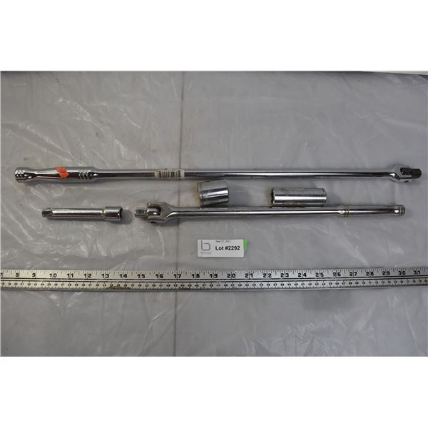 2 breaker bars with 2 sockets