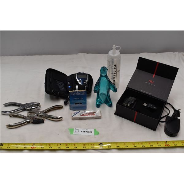 hole punches, lancer, glass ornament, non-nicotine vape