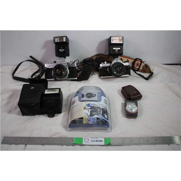 Minolta + pentax vintage film cameras + extra flasher + sekonic + digital camera