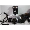 Image 2 : Minolta + pentax vintage film cameras + extra flasher + sekonic + digital camera