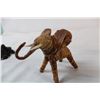 Image 4 : Miniature carved elephant ornaments