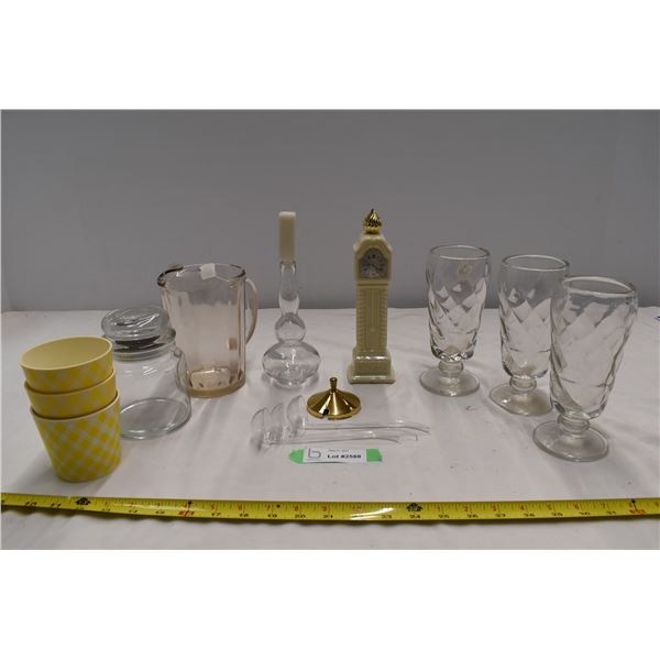 Milkshake glasses, glass pieces & ornaments