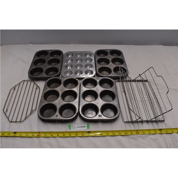 5 aluminum cupcake/muffin trays + metal cooling racks