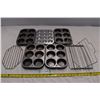 Image 1 : 5 aluminum cupcake/muffin trays + metal cooling racks