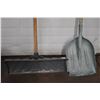 Image 3 : 4 Snow Shovels