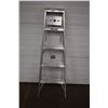Image 1 : Aluminum Step Ladder (55.5" tall)