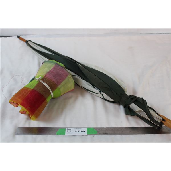 Vintage Hand basket + umbrella