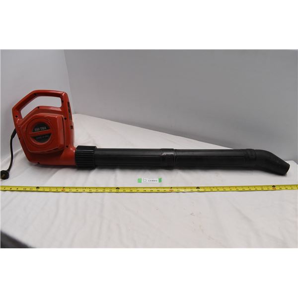 Working leaf blower. Multiple speed settings