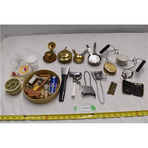 Misc. kitchen items including Pyrex tools