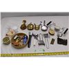 Image 1 : Misc. kitchen items including Pyrex tools