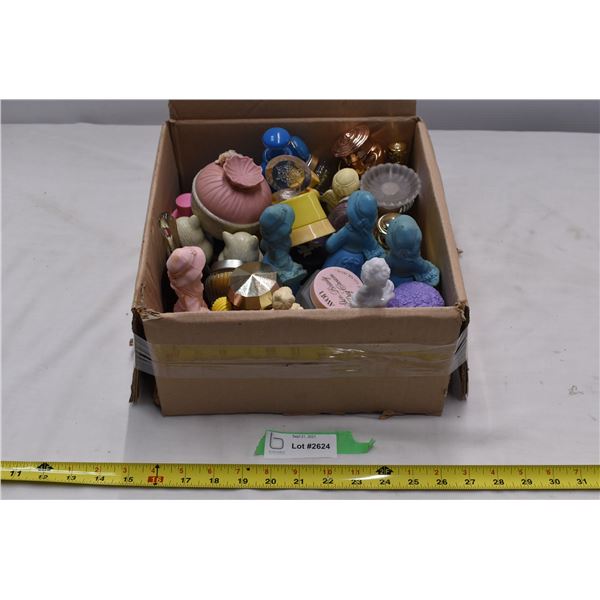Box of Avon ornaments & perfumes