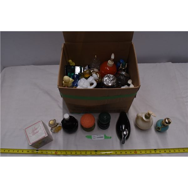 Box of Avon ornaments & perfumes