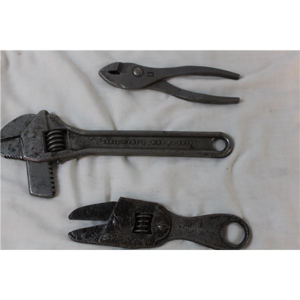 antique pliers/grips