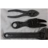 Image 4 : antique pliers/grips