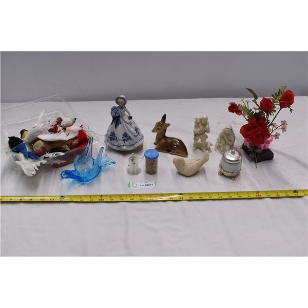 Assorted ornaments and trinkets