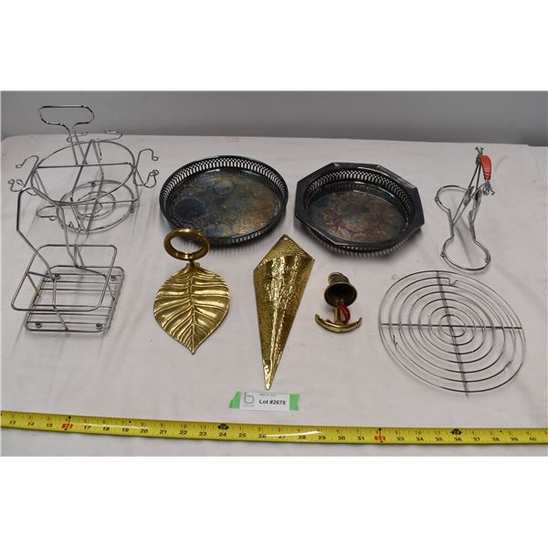 Metal plates, 4 different wire racks, 3 gold ornaments