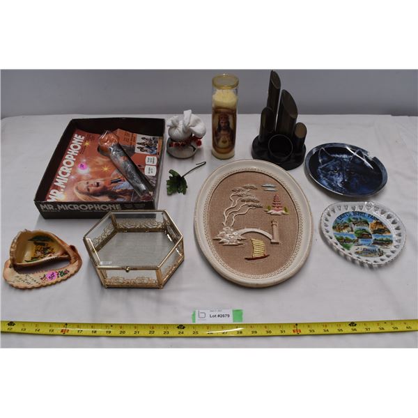 Misc lot with decorative plates, jewellery box, cheap mircophone