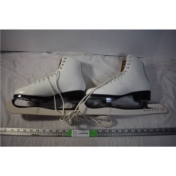 Ladies SIze 7 1/2 Figure Skates