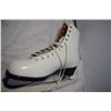 Image 2 : Ladies SIze 7 1/2 Figure Skates