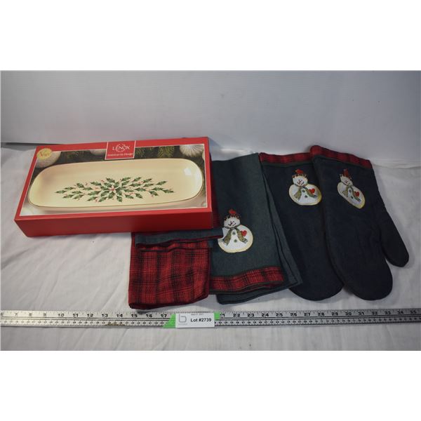 MissileToe Dish + Snowman Oven Gloves + kitchen towels