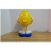 Image 2 : Yellow M&M Figure