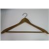 Image 4 : 4 Wooden Vintage Hangers