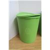 Image 3 : 4 Piece Vintage Green Tupperware