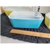 Image 5 : Vintage set of Pyrex refrigerator dishes with lids
