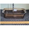 Image 1 : Amber brown Pyrex loaf pan.