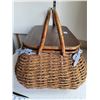 Image 5 : Large wicker & wood basket. 2 handles, hinged lid & cloth insert.