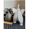 Image 5 : White ceramic & grey poly resin elephants