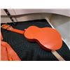 Image 4 : Very nice Mahalo ukulele with carry case.