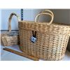 Image 4 : Wicker baskets filled with vintage linens & curtain hooks.