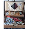 Image 9 : Vintage jewelry box filled with costume pieces.