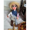 Image 2 : Mexican vase, sombrero & marionettes.