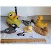 Image 1 : Vintage Ducks. Lg. duck (Regal),1 fibre, 3 heavy plastic, 2 rubber. 1977 “Knicker Bocker toy Co.” Ru