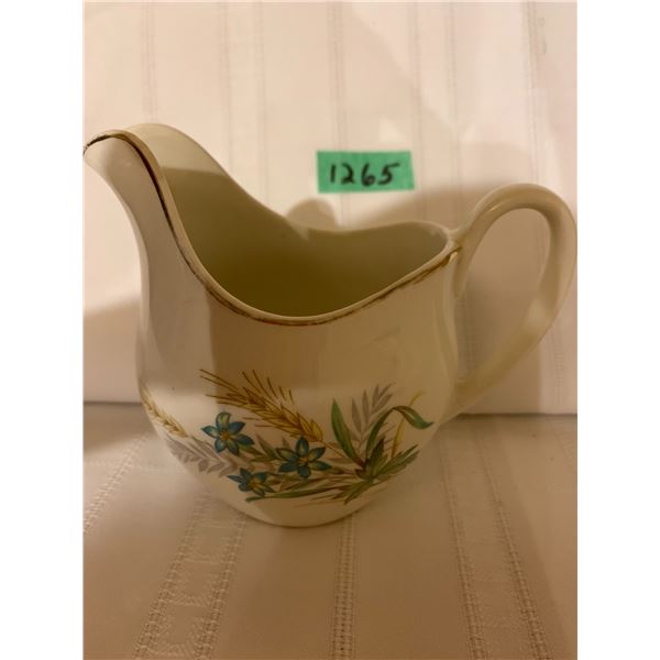 MADE IN ENGLAND JOHNSON BROTHERS CREAMER 4 INCHES