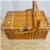 Image 1 : Vintage Picnic Basket Like New