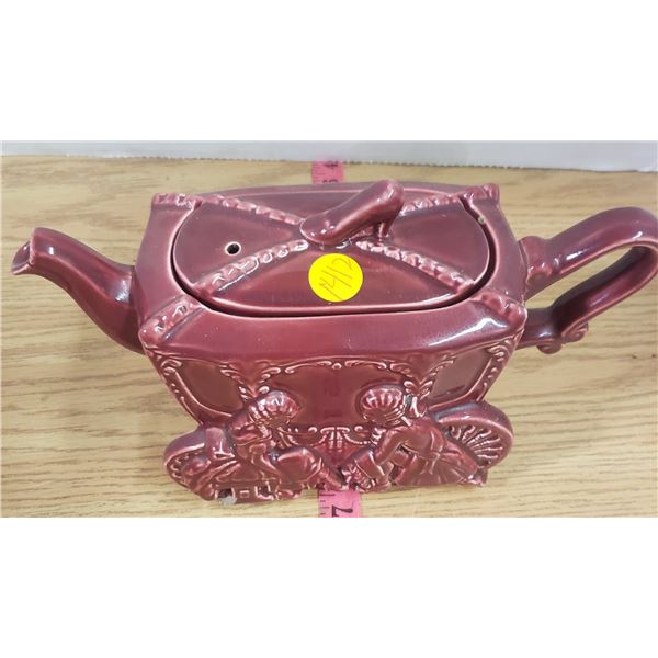 tea pot horse carriage dark red