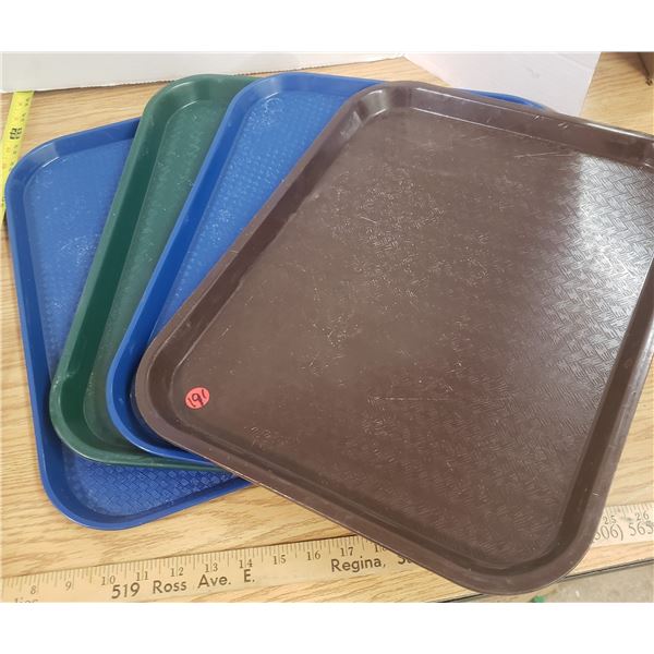 4x Plastic Serving Trays