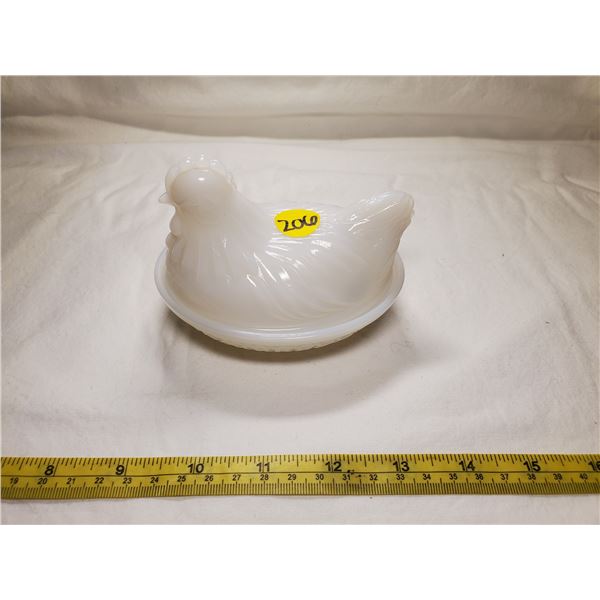 Milk Glass Hen on Nest (see photos of colour of glass w/ light)