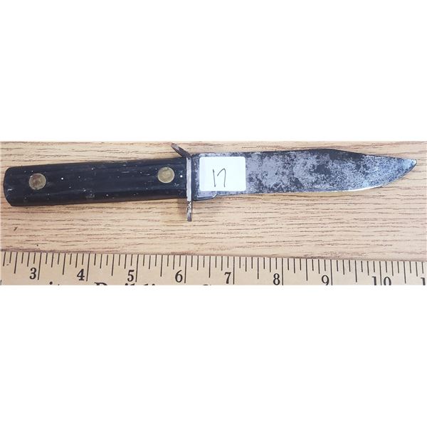 Bowie style hunting knife