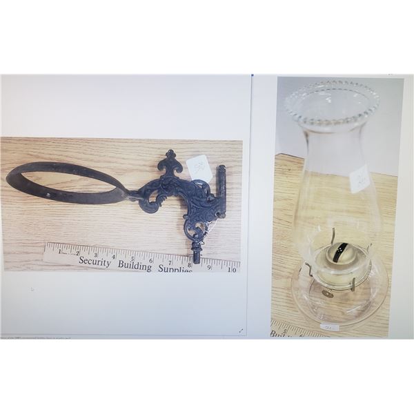 1900's Wall mount coal oil lamp with bracket