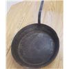 Image 2 : 13" vintage long handled fry pan frying