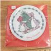 Image 1 : Holly hobbie Christmas plate 1980 unopenned Hobby (tear in plastic seal)
