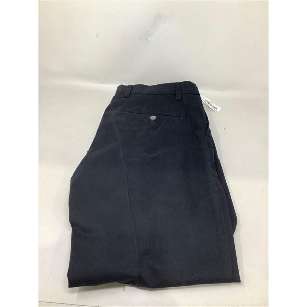 Amazon Essentials Dress Pants Size (30 X 28)