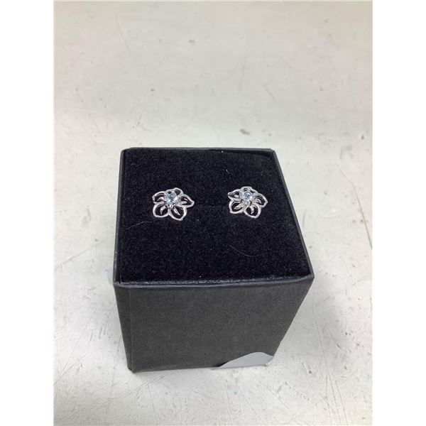Ladies Silver Floral Solitaire Earring Set NEW in Box